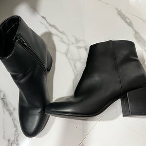 STEVE MADDEN BOOTIES